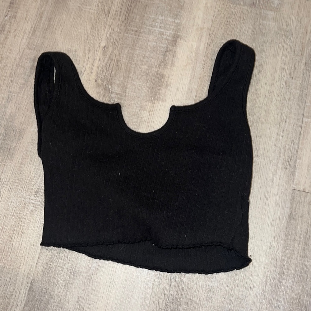 black cropped tank